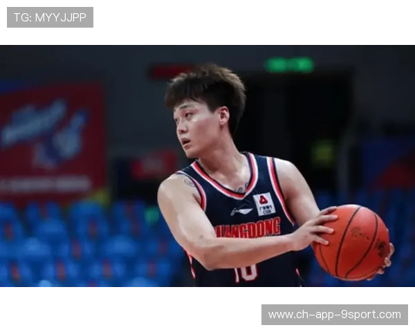 广东男篮内部管理严肃 赵睿训队友引发讨论，广东男篮赵睿是哪里人